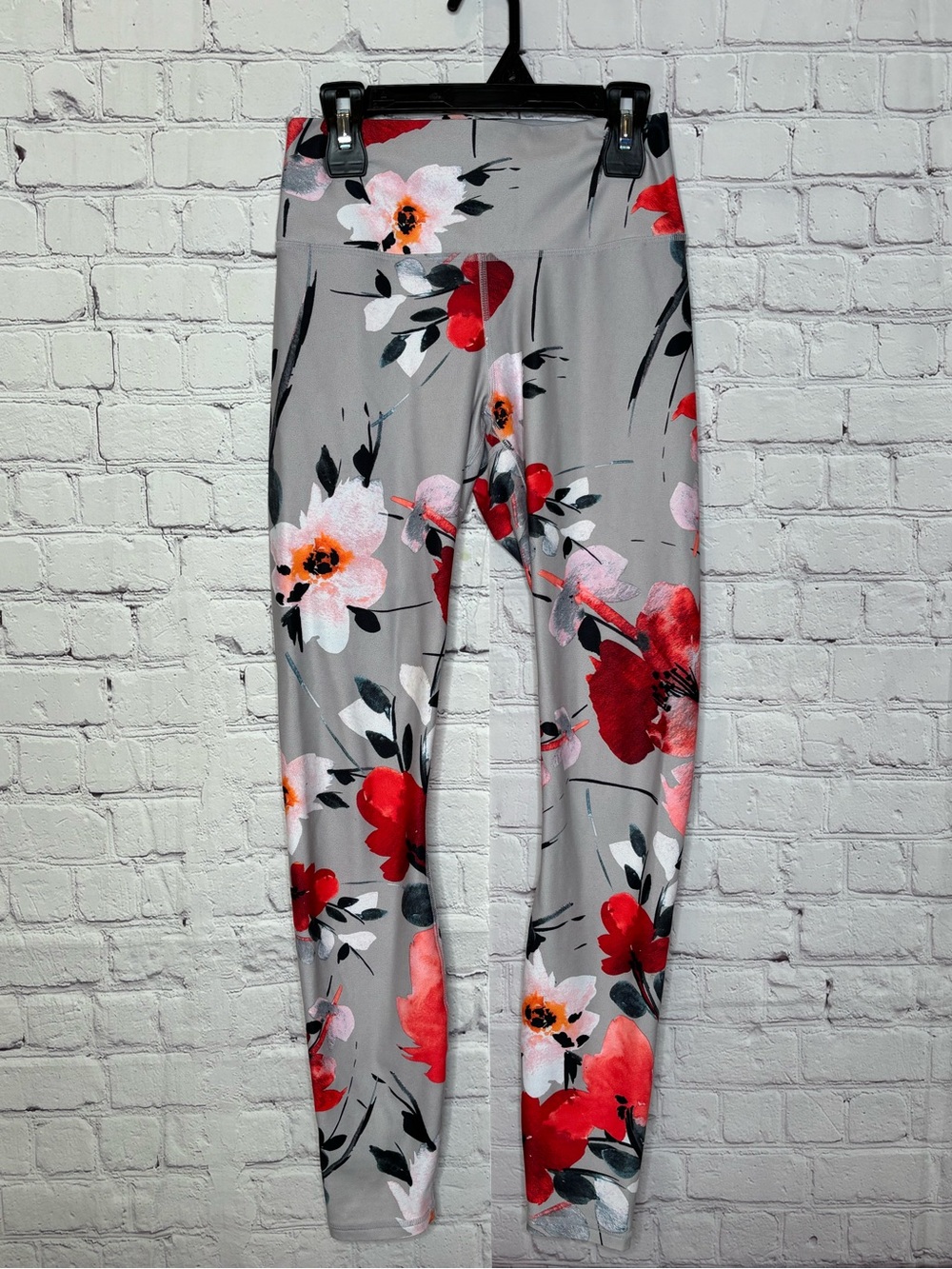 Fabletics Gray Red and Pink Floral Leggings Size XS